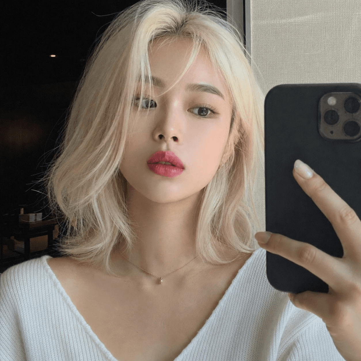 윤곽주사와 턱끝 필러 시술 후 2주차 미러 셀카